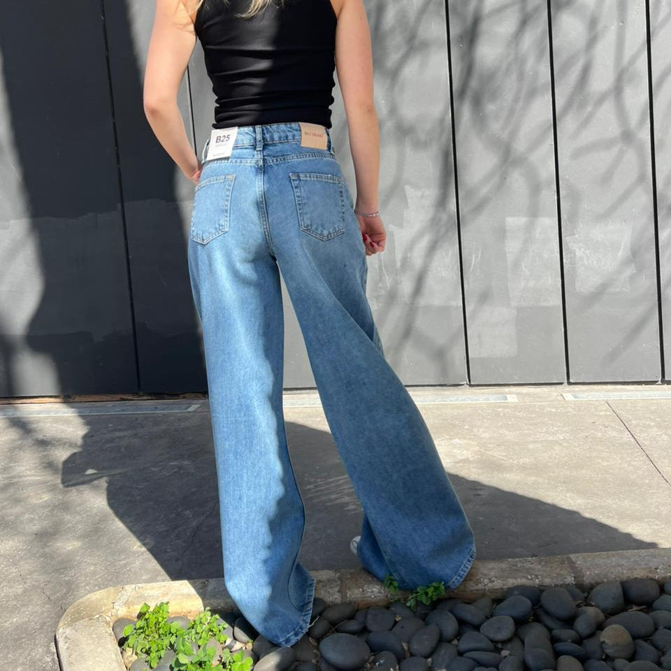 Mid-waist extra wide-leg jeans