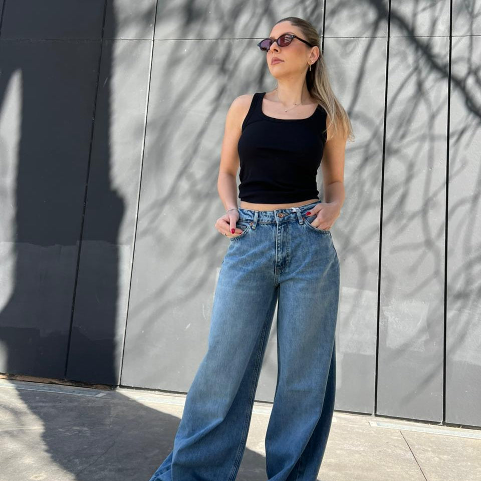 Mid-waist extra wide-leg jeans