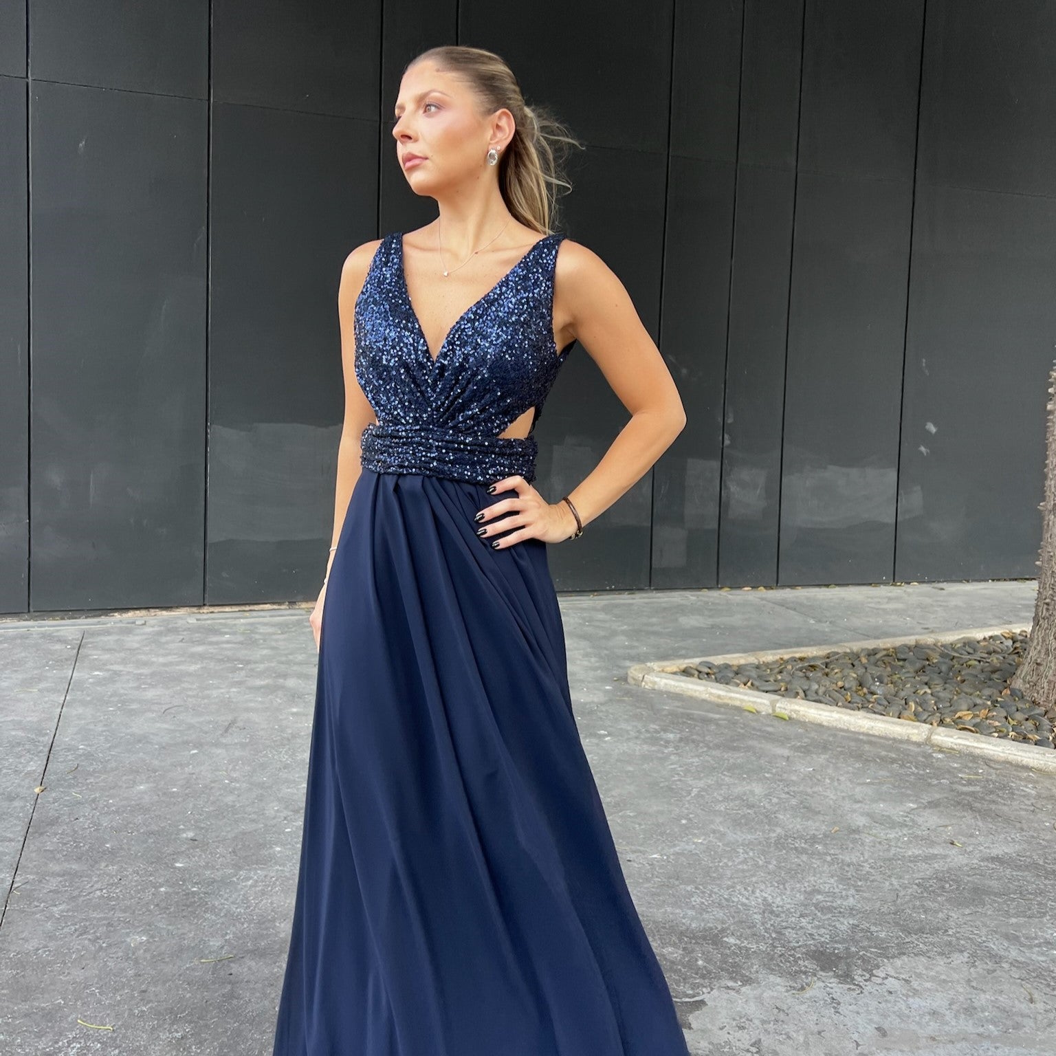 Evening dress with Shiny V shape cut-out