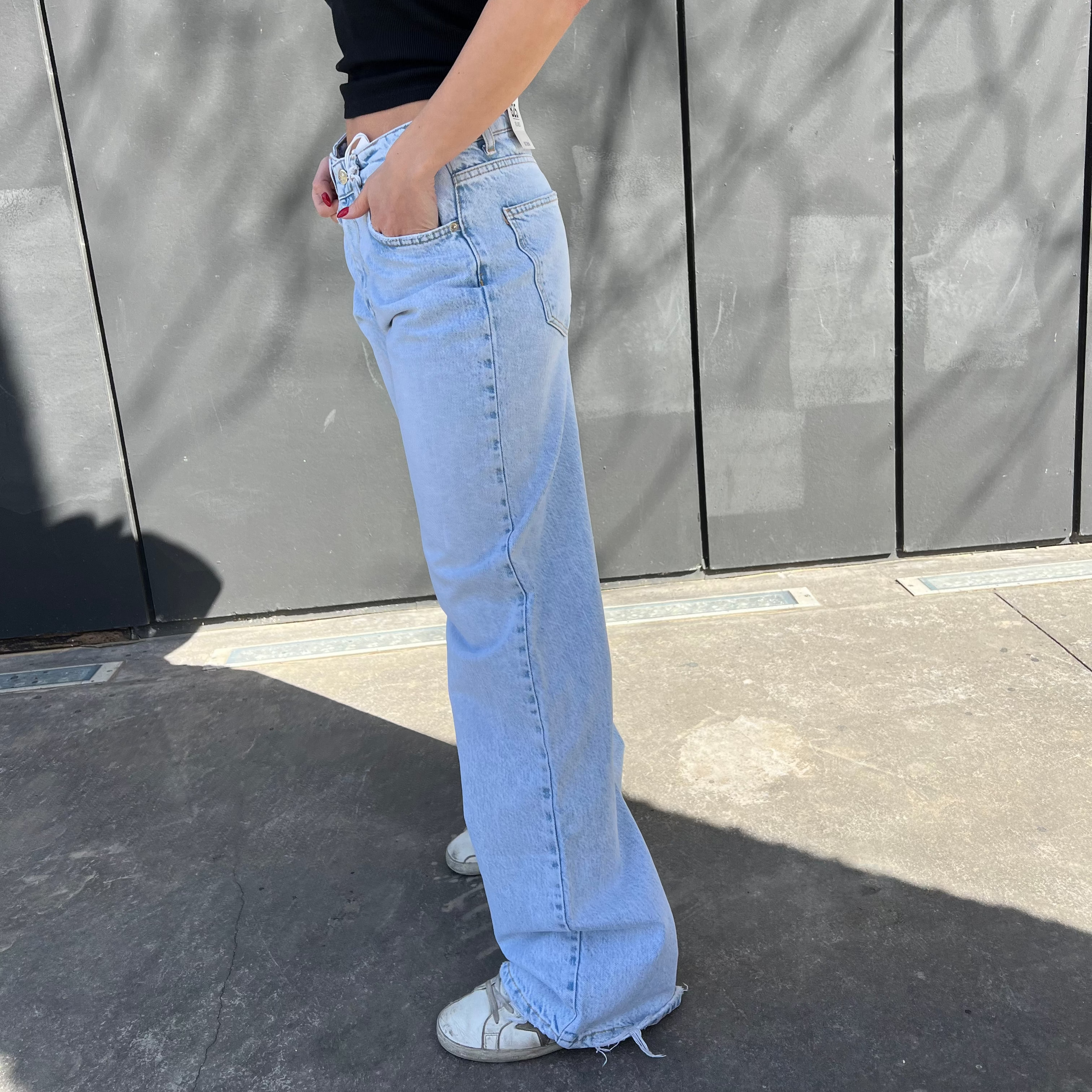 Light wide-leg jeans