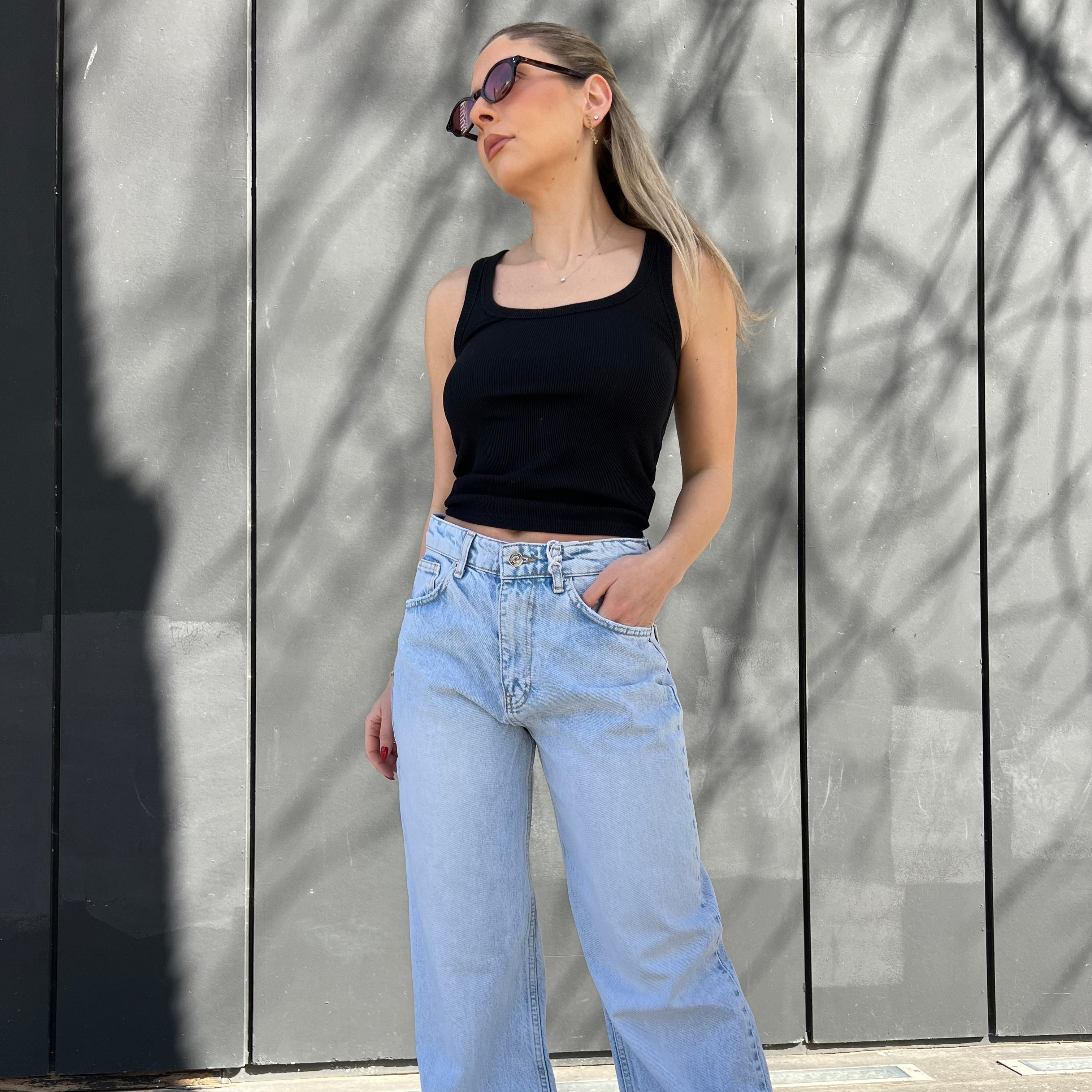 Light wide-leg jeans