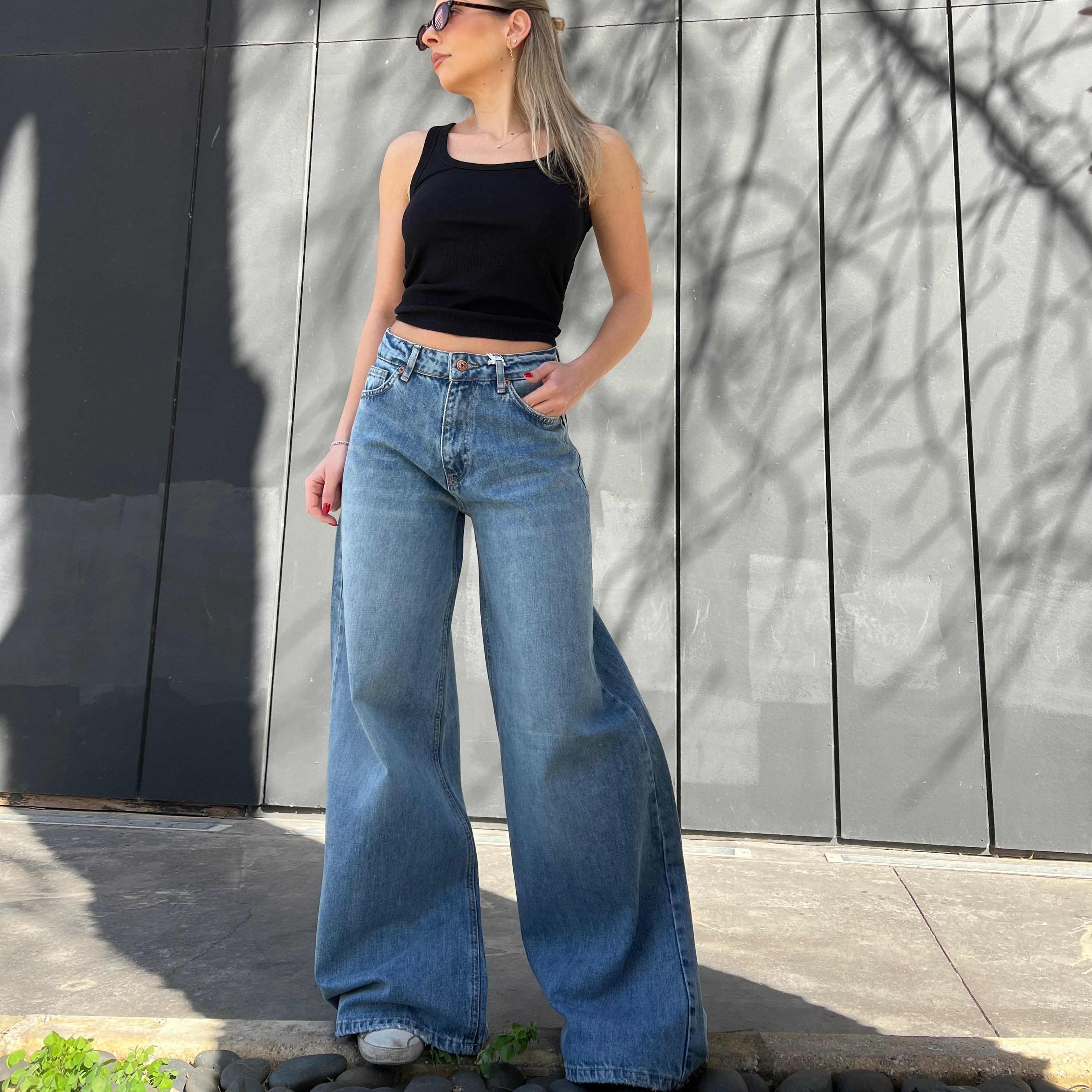 Mid-waist extra wide-leg jeans